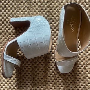 Like new sandals from 42 Gold